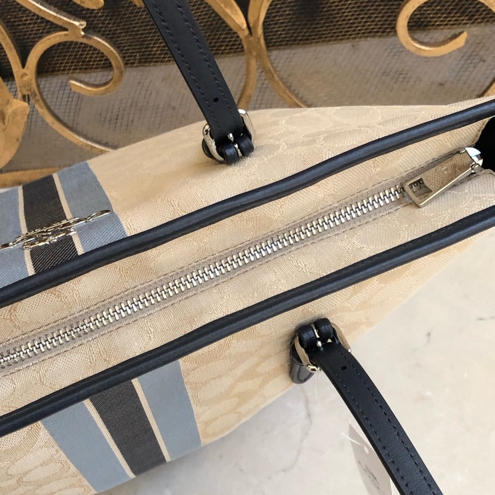 NWT Coach Signature city zip tote&LG wallet - Picture 3 of 8